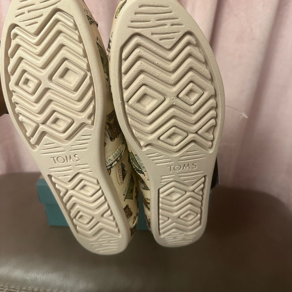 TOMS Women's Printed Canvas Loafers - Cream and Brown - Picture 3 of 3